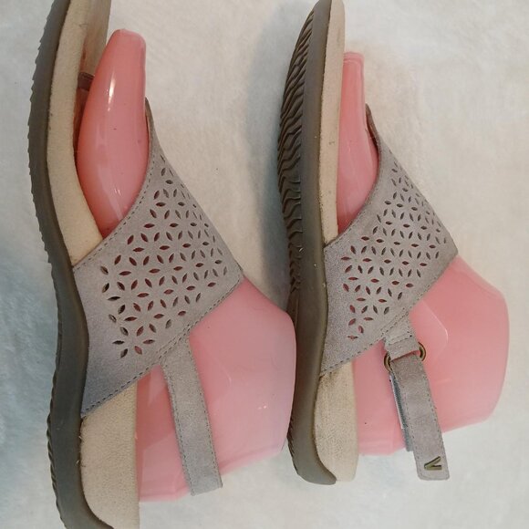 VIONICS THONGS WITH GRAY STAMPED CUT OUTS - Picture 2 of 5